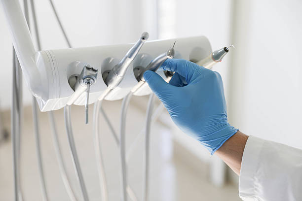 Professional Emergency Dentist technician working in Coleytown, CT